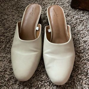 Universal Thread bone color mules with small heel